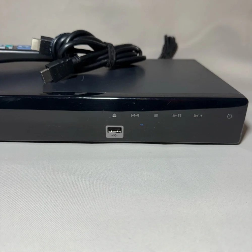 Samsung BD-P1590 Blu-ray DVD Player 1080p Steaming w/ Remote